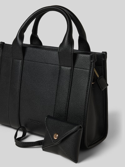 Produktfoto, Handtasche in Leder-Optik Modell 'Meloy' von Seidenfelt, schwarz, mit Tragehenkel, abnehmbarem Schulterriemen, Hauptfach mit Reißverschluss, Reißverschlusstasche innen, Breite 25 cm, Länge 20 cm, Tiefe 9 cm, Schulterriemen 108 cm.