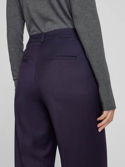 comma Wide Fit Bundfaltenhose mit Viskose-Anteil Aubergine 3