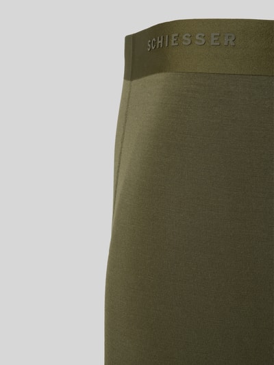 Produktfoto, Trunks mit elastischem Bund und Label-Detail von Schiesser in Olivgrün aus Micromodal-Elasthan-Mix, Körpernahe Passform