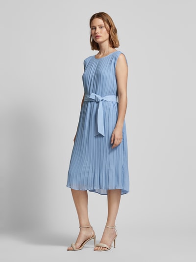 Christian Berg Woman Selection Knielanges Kleid mit Plisseefalten Hellblau 1