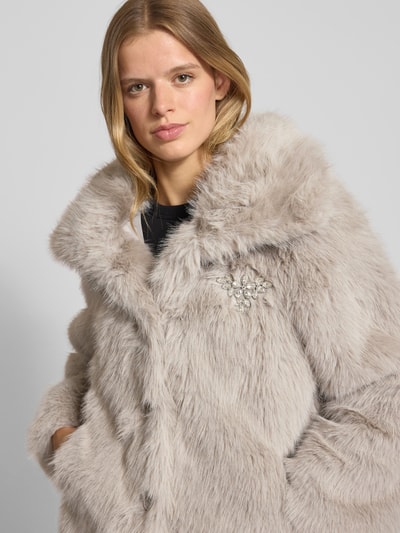 ONLY Regular Fit mantel van imitatiebont met broche model 'ASHIA' Lichtgrijs - 3