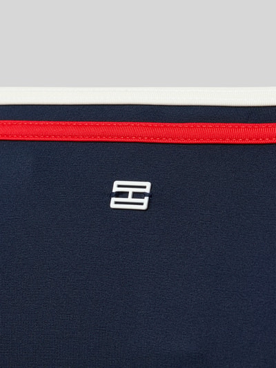 Produktfoto, Badeslip mit Bindebändern von Tommy Hilfiger in mehrfarbiger Optik mit Kontraststreifen und Bindebänder-Verschluss, glatte Textur