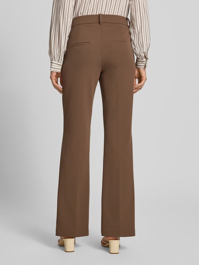 Vrouwenmodel draagt Regular fit broek met elastische band model 'FRANCOISE' van CAMBIO, Dames wijdte broek, volledig achteraanzicht.