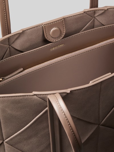 CK Calvin Klein Henkeltasche mit Label-Detail Modell 'CARRYALL' Taupe 2