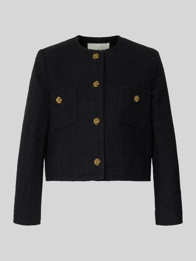 Produktfoto, schwarzer Regular Fit Blazer mit Rundhalsausschnitt, goldene Knöpfe, Strukturstoff, Modell 'MEREDITH' von Bash, reine Baumwolle, zwei Brusttaschen, Rückenlänge 50 cm, Brustweite 47 cm, Ärmellänge 56 cm