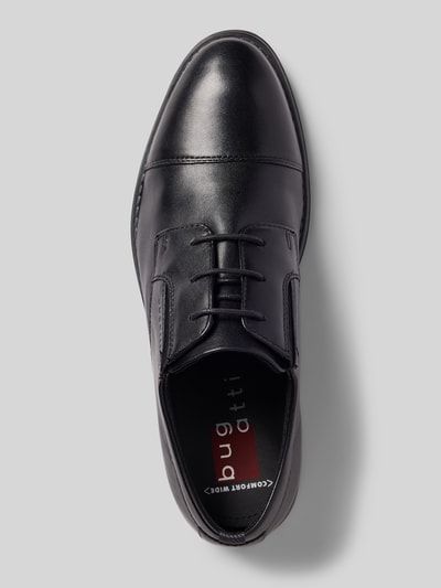 Produktfoto, Derby aus Leder Modell 'Amros' von bugatti für Herren in Schwarz mit abgerundete-Spitze und Schnürung, glatte Struktur, Absatzhöhe: 3 cm, Schafthöhe: 7 cm, Schaftweite: 11 cm.