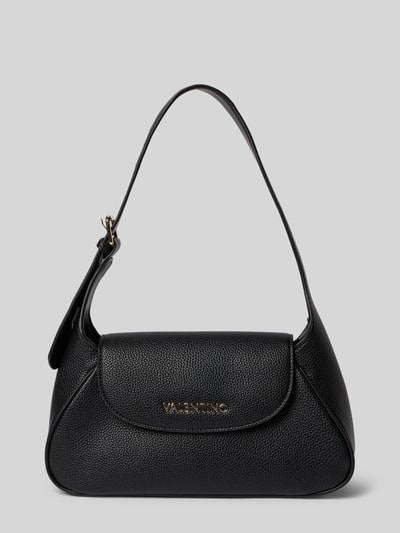 Produktfoto, Shoulder Bag mit Reißverschluss Modell 'DAPHNE' von VALENTINO BAGS, czarna z fakturą, logo z przodu, Szerokość w rozmiarze 1: 22 cm, długość: 16 cm, głębokość: 9 cm, długość paska: 50 cm, zapięcia na magnes i zamek, regulowany pasek, wnętrze z kieszenią na zamek.