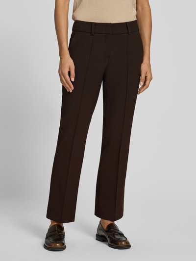 Frauenmodel trägt Regular Fit Schmale Hose mit Viskose-Baumwoll-Anteil Modell 'FARAH' von CAMBIO in Dunkelbraun, Damen Schmale Hose, Nahaufnahme Oberkörper