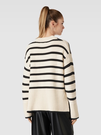 Only Sweter z dzianiny ze wzorem w paski model ‘SIA’ Złamany biały 5