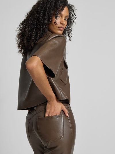 Nanushka Flared Stoffhose in Leder-Optik Schoko 3