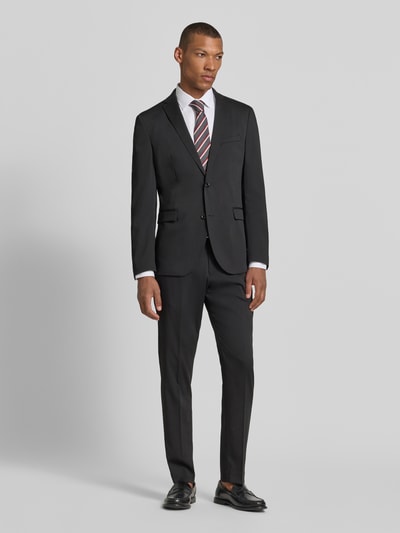 Männermodel trägt Slim Fit Anzugsakko mit Viskose-Anteil von s.Oliver BLACK LABEL, Optik: Unifarben, Ganzkörperansicht von vorne.