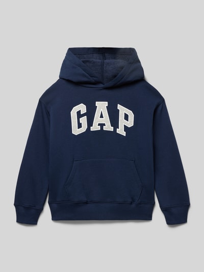 Produktfoto, Hoodie mit Logo und Känguru-Tasche von GAP, granatowy kolor, bawełniany miks, krój regular fit, logo, kieszeń typu kangur