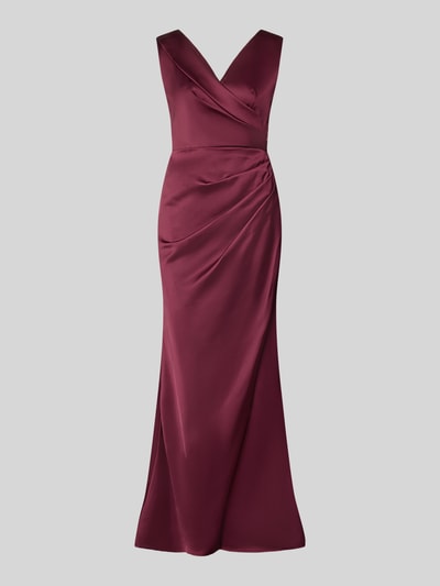 Produktfoto, Abendkleid mit Raffungen von Rinascimento aus bordeauxrotem Satin, V-Ausschnitt, ärmellos, figurbetont, glatte Textur