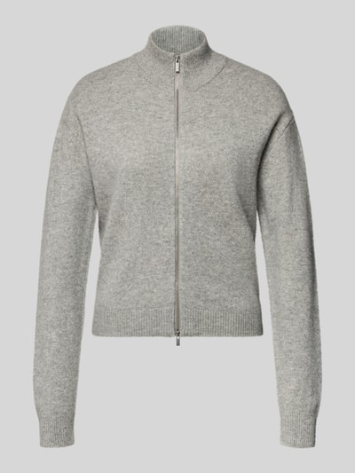 Produktfoto, Relaxed Fit Strickjacke aus reiner Wolle Modell 'Tracy' von My Essential Wardrobe in Hellgrau mit Zweiwege-Reißverschluss, gerippter Stehkragen und Abschlüsse, langärmlig, strukturierte Oberfläche
