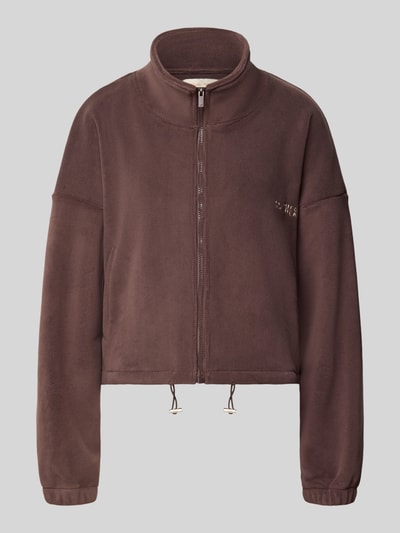 Produktfoto, Cropped Fleecejacke mit Label-Detail von ANOTHER COTTON LAB in Braun, Stehkragen, Reißverschluss, glatte Textur, Material-Mix mit Stretch-Anteil, Tunnelzug am Bund, seitliche Eingrifftaschen, überschnittene Ärmel