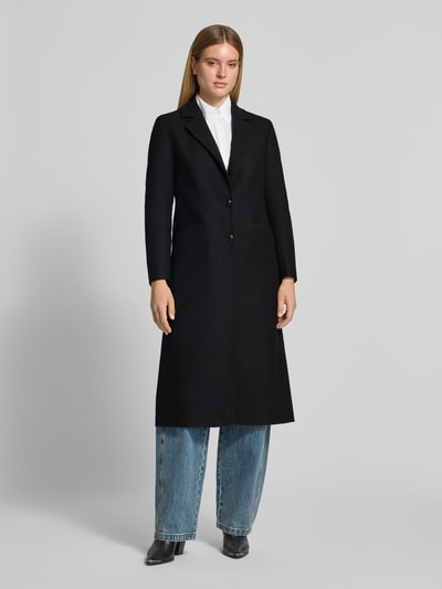 Frauenmodel trägt schwarzen Relaxed Fit Mantel aus Woll-Mix Modell 'Mojeni' von HUGO, Damen Mantel, Ganzkörperansicht von vorne.