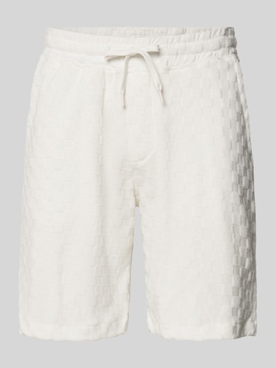 Produktfoto, Regular Fit Shorts mit Label-Patch von Lindbergh aus Baumwoll-Mix in Weiß mit eingewebtem Karomuster, Eingrifftaschen und Gesäßtasche.