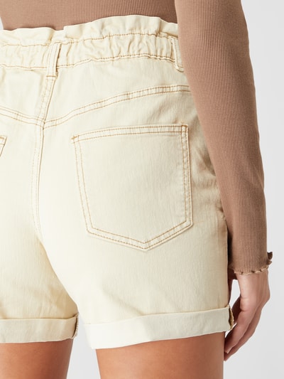 Pieces Jeansshorts mit elastischem Bund Modell 'Peggy' Ecru 3