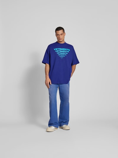 VETEMENTS Oversized T-Shirt mit Label-Print Royal 1