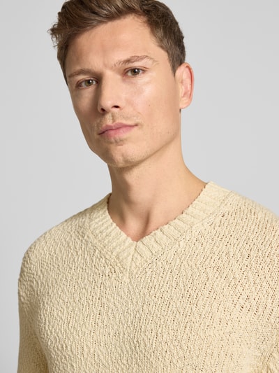 SELECTED HOMME Sweter z dzianiny o kroju regular fit z czystej bawełny ekologicznej model ‘ANGUS’ Złamany biały 3