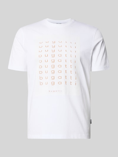 Produktfoto, Regular Fit T-Shirt mit Logo-Print von bugatti, Herren T-Shirt aus Reine Baumwolle, Rundhalsausschnitt, Rückenlänge 70 cm bei Größe M, weiß, dezenter Print, glatte Oberfläche