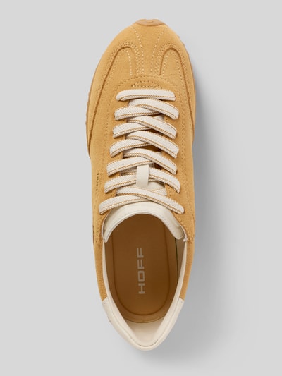 Produktfoto, Sneaker aus echtem Leder mit Logo-Detail Modell 'Bridge' von HOFF in Beige mit abgerundeter Passform, Schnürverschluss und profilierter Sohle, Absatzhöhe 1 cm, Schafthöhe 7 cm, Schaftweite 10 cm, Draufsicht.