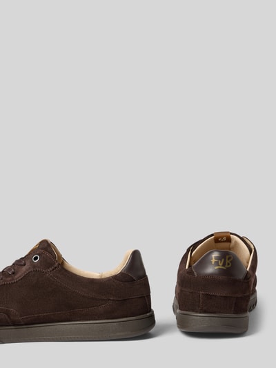 Produktfoto, Sneaker aus echtem Leder Modell 'De Zaler' von Floris van Bommel, brązowa naturalna skóra, ozdobne szwy, naszywka z logo, fakturowana podeszwa, wiązanie, wysokość obcasa w rozmiarze 44: 2 cm, wysokość cholewki w rozmiarze 44: 9 cm, szerokość w rozmiarze 44: 8 cm