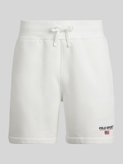 Produktfoto, weiße Regular Fit Sweatshorts aus Baumwoll-Mix von Polo Ralph Lauren, unifarbene Optik, Label-Schriftzug, elastischer Bund mit Tunnelzug, Sweat-Material, Gesäß- und seitliche Eingrifftaschen.