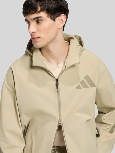 adidas Sportswear Trainingsjacke mit Kapuze und Logo Print Khaki 3