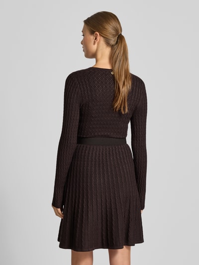 Guess Knielanges Kleid mit Taillengürtel Dunkelbraun 5