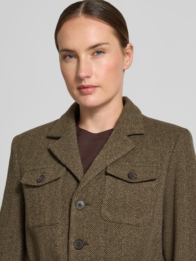 Frauenmodel trägt Taillierter Kurzblazer aus Woll-Mix von Polo Ralph Lauren, braune Farbnuancen, feine Fischgrät-Struktur, Nahaufnahme Oberkörper, Damen Kurzblazer von Polo Ralph Lauren