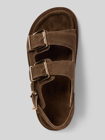 Produktfoto, Sandalette aus Leder mit Riemen und Dornschließen von ALMA EN PENA, brauner Farbton, Abgerundete-Spitze, Flach, Sohle, Absatzhöhe: 1 cm, Damen, Größe 40, Echtleder, goldfarbene Dornschließen-Details, samtige Textur