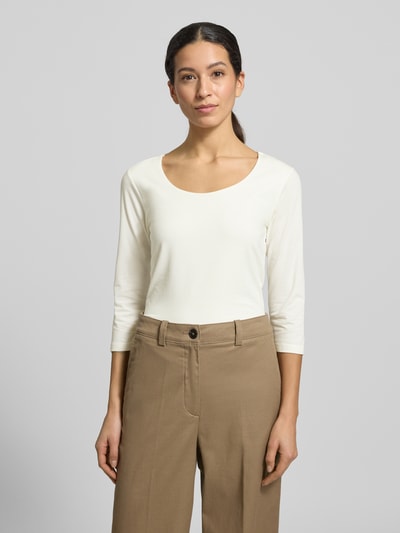 Vrouwenmodel draagt Longsleeve met 3/4-mouw model 'Pylle' van Soyaconcept, slim fit, katoenmix, ronde hals, voorkant volledig lichaam.