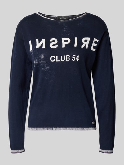 Produktfoto, Longsleeve mit Linksdruck und Rundhalsausschnitt von monari aus reiner Baumwolle in Dunkelblau mit weißem Schriftzug, Regular Fit