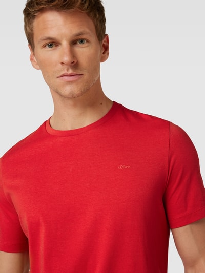 s.Oliver RED LABEL T-shirt z detalem z logo model ‘BASIC’ Ciemnoczerwony 3