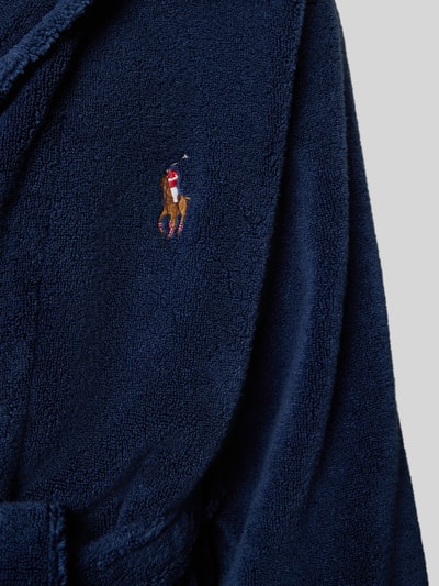 Produktfoto, granatowy Regular Fit Bademantel aus reiner Baumwolle von Polo Ralph Lauren Underwear, miękka tekstura frotte