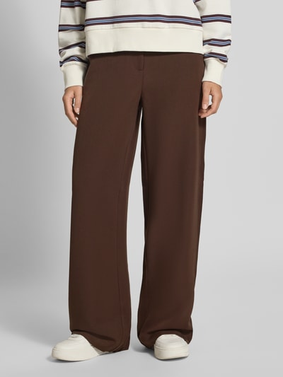 Vrouwenmodel draagt wijdte broek met viscose, model 'KAMIL' van PIECES in bruin, dames, gladde stof, detailopname onderlichaam