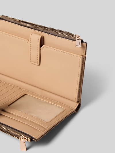Produktfoto, Portemonnaie in Leder-Optik Modell 'LAUREL' von GUESS in Beige mit Reißverschluss- und Steckfächern, Logo-Detail