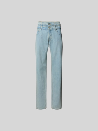 Produktfoto, Regular Fit Jeans mit Label-Detail von VETEMENTS in hellblauer Jeansoptik aus reiner Baumwolle, 5-Pocket-Design, Knopf-Reißverschluss
