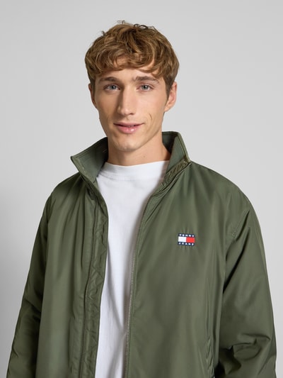 Tommy Jeans Relaxed Fit Bomberjacke mit Stehkragen Oliv 3