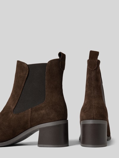 Produktfoto, braune Chelseas aus echtem Rindsleder von Tamaris, glatte und veloursartige Struktur, seitliche Gummieinsätze, Damen Chelseas von Tamaris