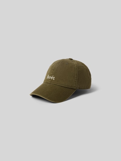 Produktfoto, Basecap mit Label-Stitching von Forét, olivgrün, Denim-Look, Steppnähte, verstärkter Schirm, verstellbarer Riegel auf der Rückseite
