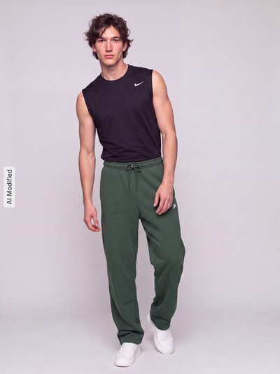 Nike Regular Fit Sweathose aus Baumwoll-Mix Dunkelgruen 1