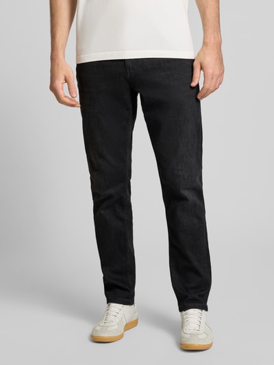 Mannelijk model draagt 'Slim Fit Jeans im Five-Pocket-Design' van REVIEW, zwarte wassing, katoenmix met stretch, vooraanzicht volledige lichaamsopname.