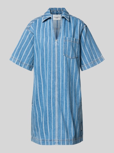Produktfoto, Relaxed Fit Jeanskleid aus reiner Baumwolle - Special Drop von Marc O'Polo Denim, gestreifte Denim-Optik in Blau-Weiß, Mini-Länge, Hemdblusenkragen, V-Ausschnitt, Muster: gestreift, reine Baumwolle