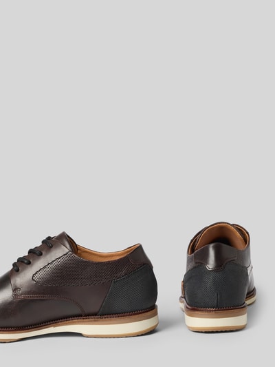 Produktfoto, Schnürschuhe aus echtem Leder von BULLBOXER, dunkles Braun mit schwarzer Struktur, schmale Passform, profilierte Sohle, Absatzhöhe 2 cm, Schafthöhe 8 cm, Schaftweite 10 cm