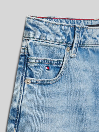 Produktfoto, Straight Fit Jeansshorts aus Baumwoll-Lyocell-Mix von Tommy Hilfiger Teens, Denim-Optik, Label-Patch, Logo-Stitching, 5-Pocket-Design