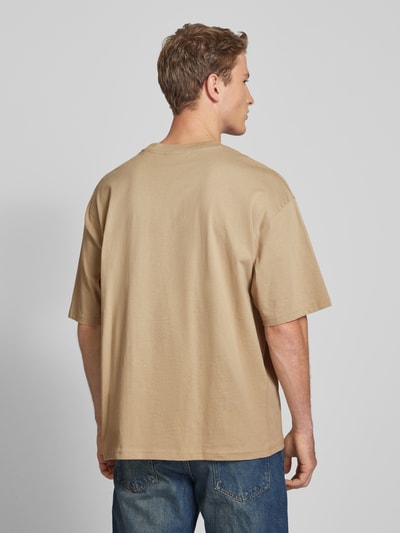 REVIEW Oversized T-Shirt mit Label-Print Taupe 5