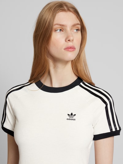 adidas Originals T-shirt z charakterystycznymi dla marki paskami Biały 3