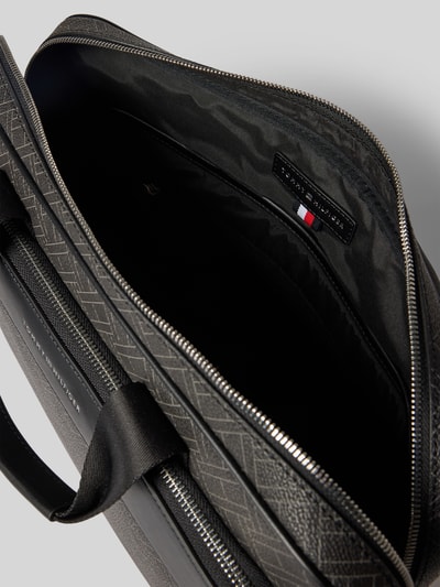 Produktfoto, Laptoptasche mit Allover-Muster Modell 'MONOGRAM' von Tommy Hilfiger für Herren, rechteckig, Optik: Unifarben, Kunstleder, Detail: Reißverschlussfach, Label-Prägung, schwarze und graue Farben, texturierte Oberfläche
